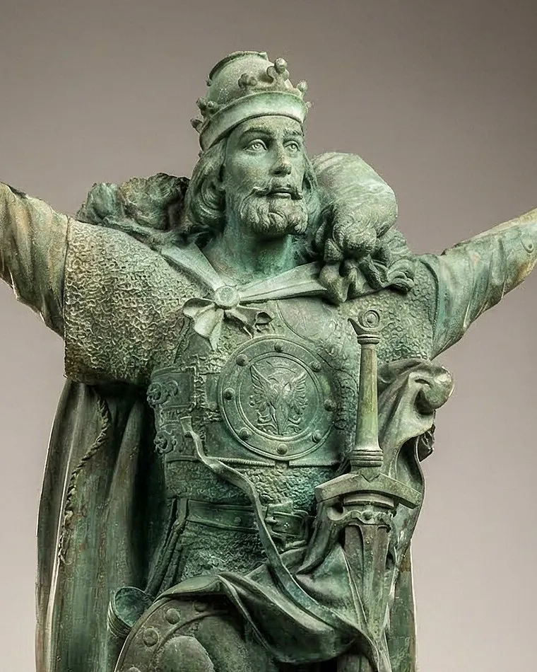 Король Данило Галицький, бронзова скульптура Андрія Корвача, 2007 (фрагмент)