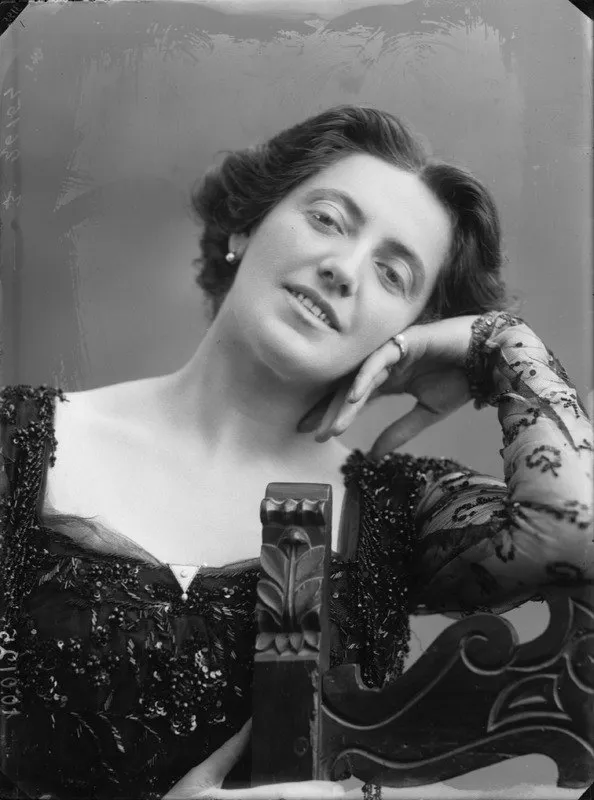 Фотопортрет Соломії Крушельницької роботи Маріо Нунеса Ваїса, бл. 1905–1910