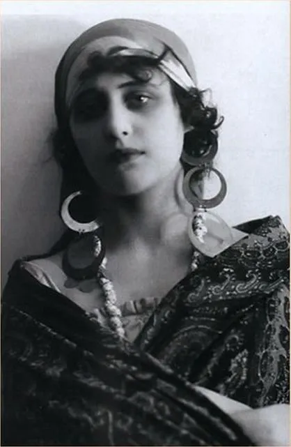 Фотопортрет Віри Холодної, 1910-ті